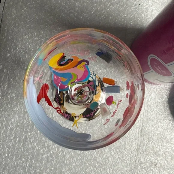 Lolita "Stylist Girl" hand-painted wine glass - Picture 7 of 9